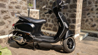 Matte Black Vespa SXL 150