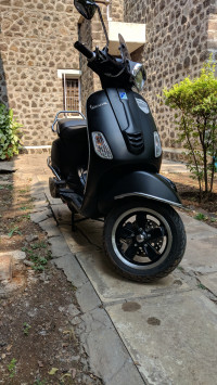 Matte Black Vespa SXL 150