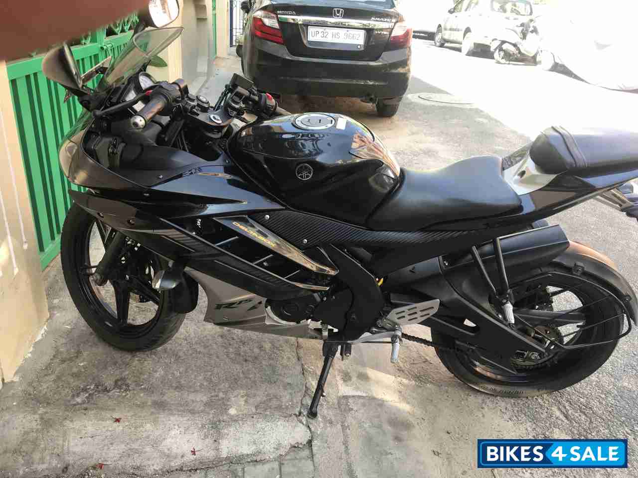 Black & Silver Yamaha YZF R15 V2 Black & Silver Yamaha YZF R15 V2