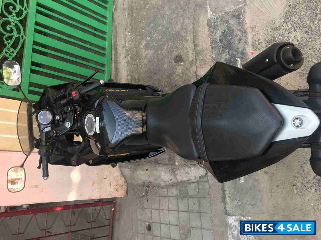 Black & Silver Yamaha YZF R15 V2 Black & Silver Yamaha YZF R15 V2