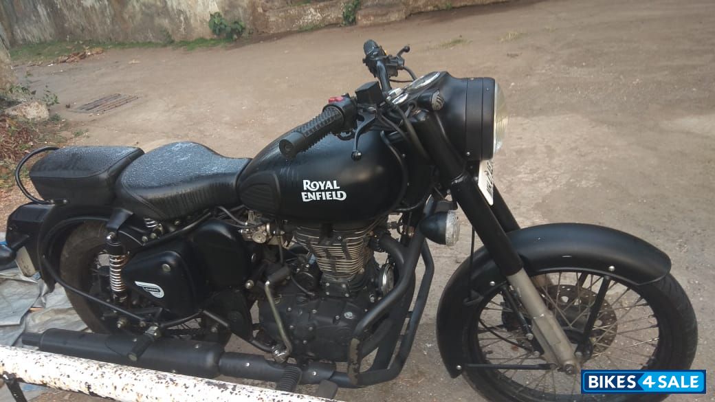 Royal Enfield Classic Bike, Color : Stealth Black at Rs 1.87 Lakh / Units  in Mumbai
