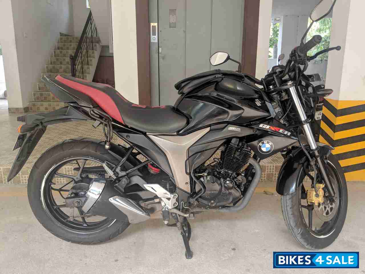 Black Suzuki Gixxer 150 Black Suzuki Gixxer 150