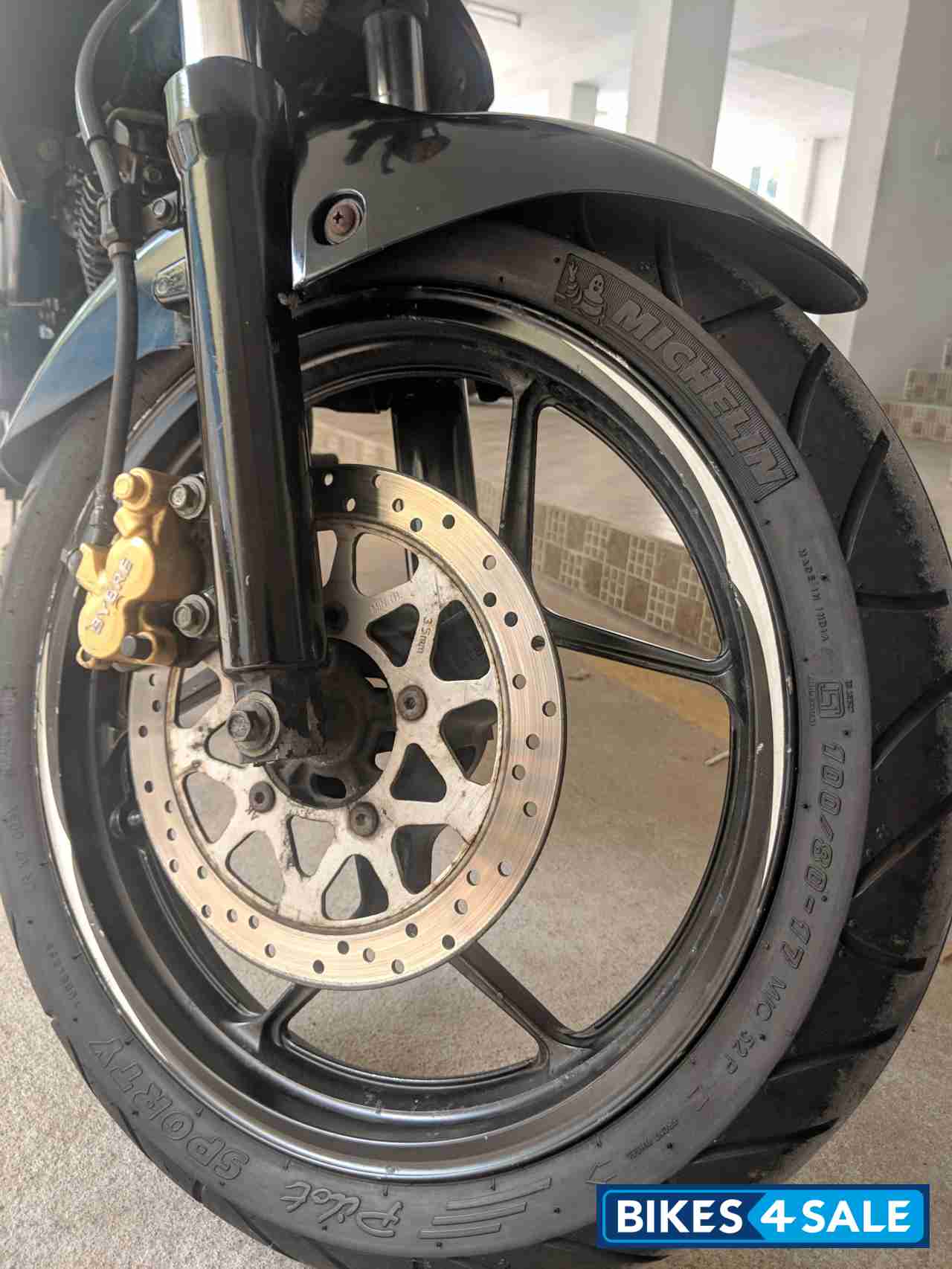 Black Suzuki Gixxer 150 Black Suzuki Gixxer 150