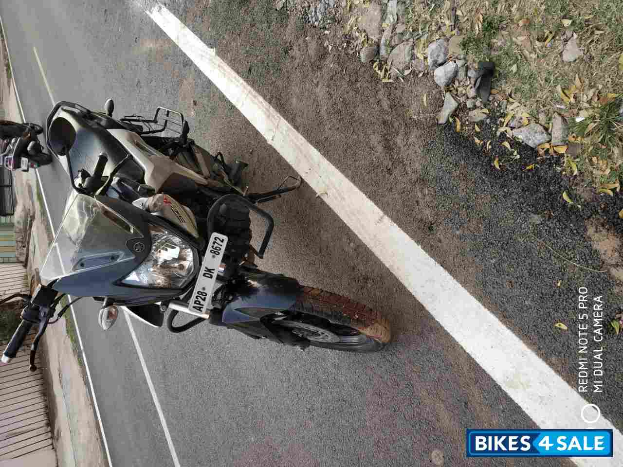 Black Yamaha SZ-R Black Yamaha SZ-R