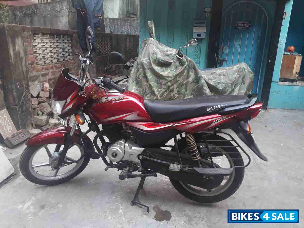 Fire Red Bajaj Platina 100 ES