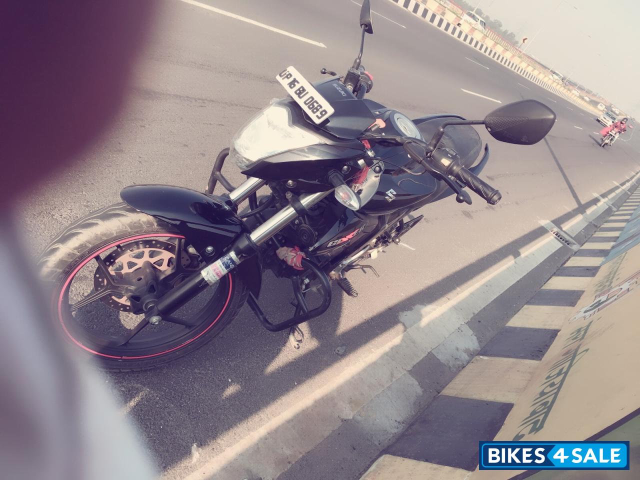 Black Suzuki Gixxer 150 Black Suzuki Gixxer 150