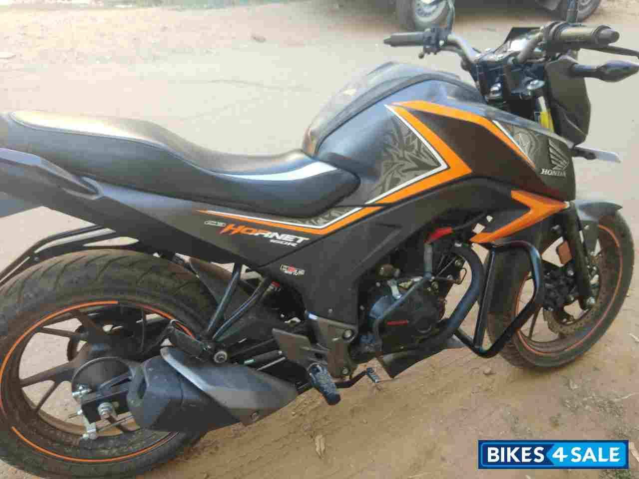 Orange Honda CB Hornet 160R Orange Honda CB Hornet 160R