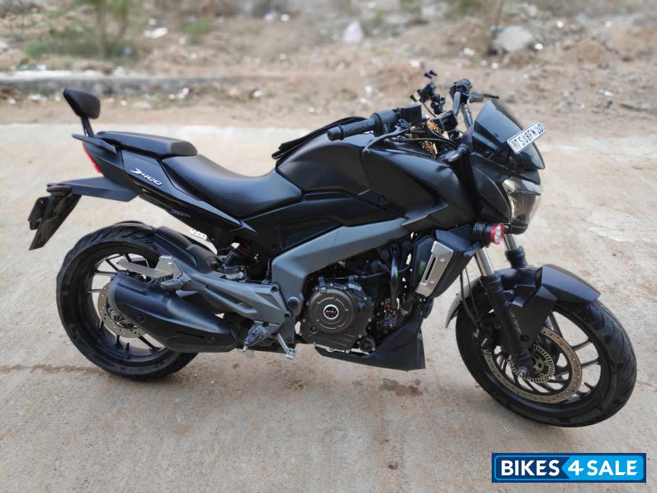 Matte Black Bajaj Dominar 400 Disc