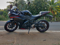 Black Yamaha YZF R3