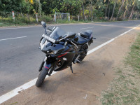 Black Yamaha YZF R3