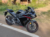 Black Yamaha YZF R3