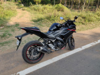 Black Yamaha YZF R3