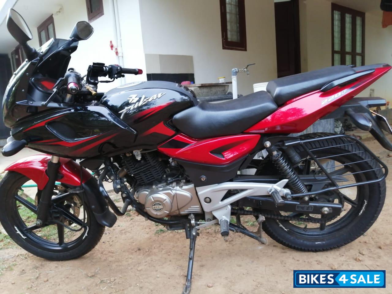 Bajaj Pulsar 220 DTSFi