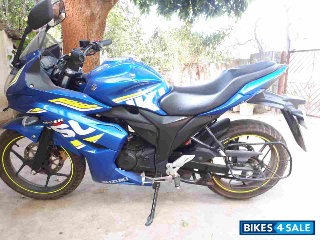 Blue Suzuki Gixxer SF Fi