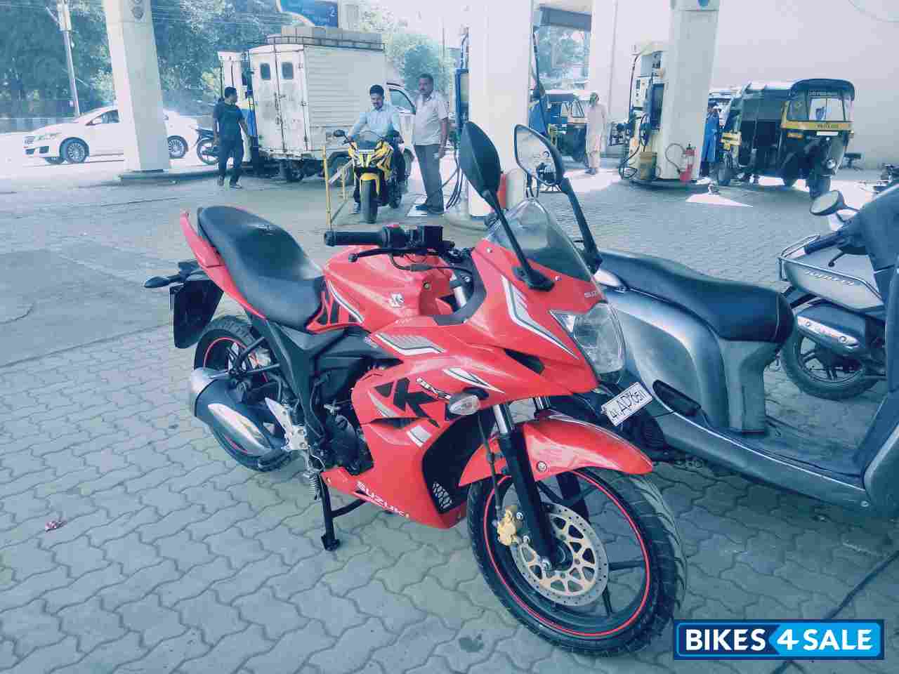 Red Suzuki Gixxer SF