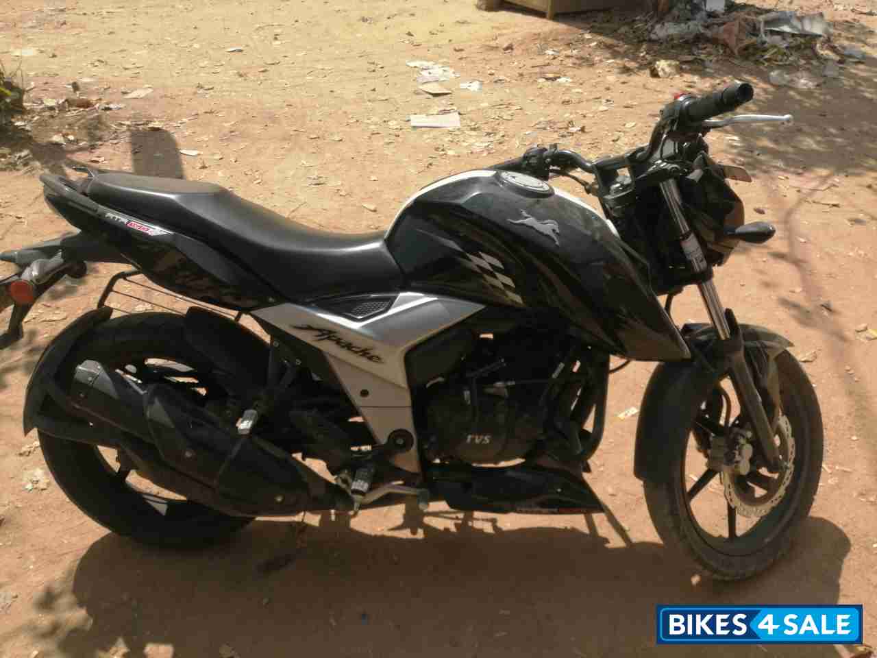 Black TVS Apache RTR 160 4V