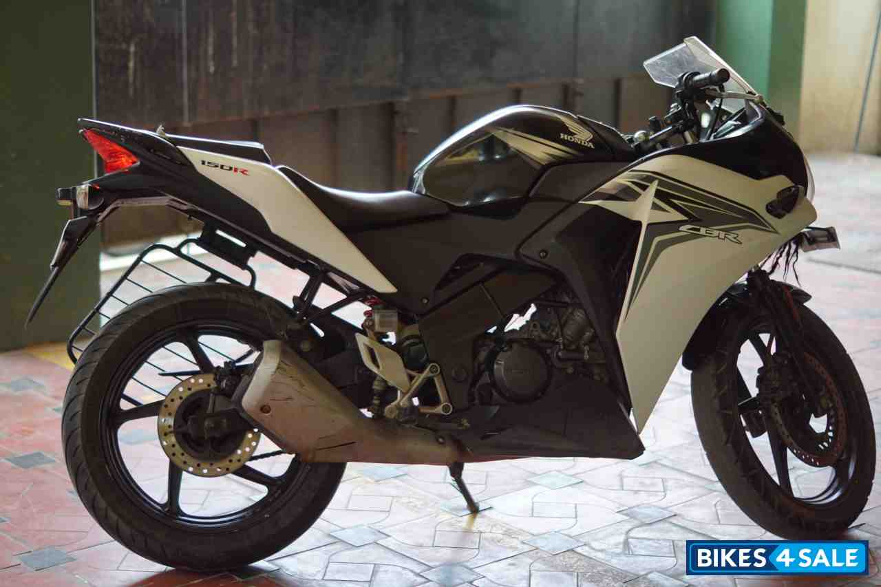 Black Color Honda CBR 150R Black Color Honda CBR 150R