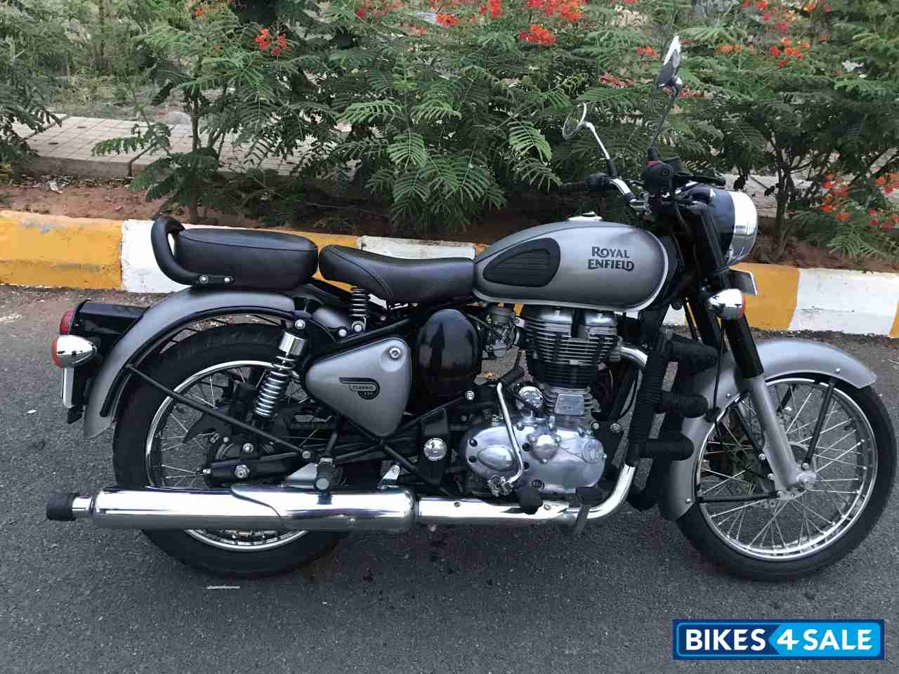 Royal enfield classic 350 gunmetal grey bs6 cheap on road price