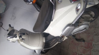 White Vespa LX 125