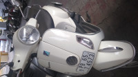 White Vespa LX 125