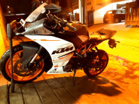 Black KTM RC 390