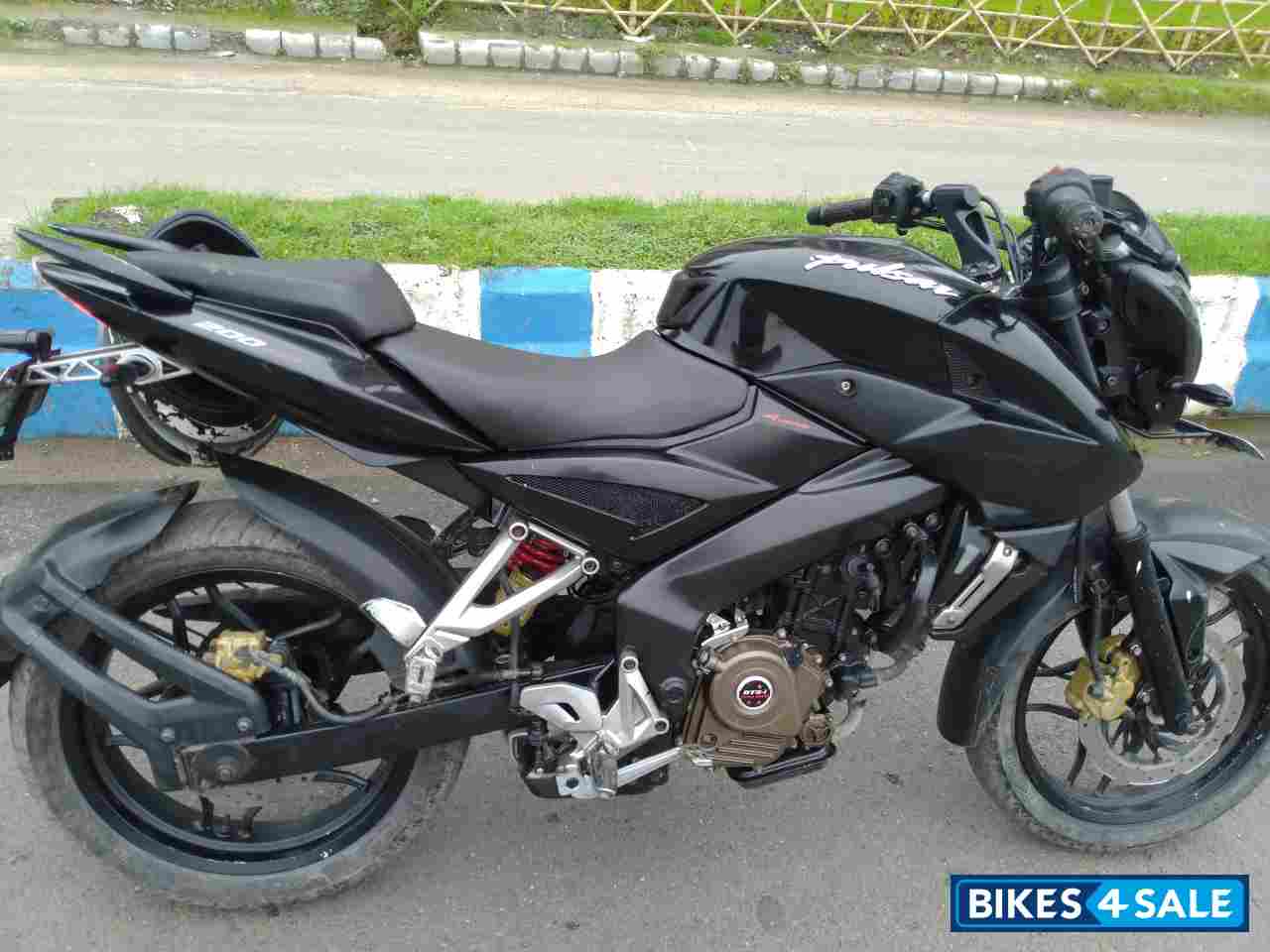 Used 2015 Model Bajaj Pulsar 200 Ns For Sale In Kolkata Id 230657