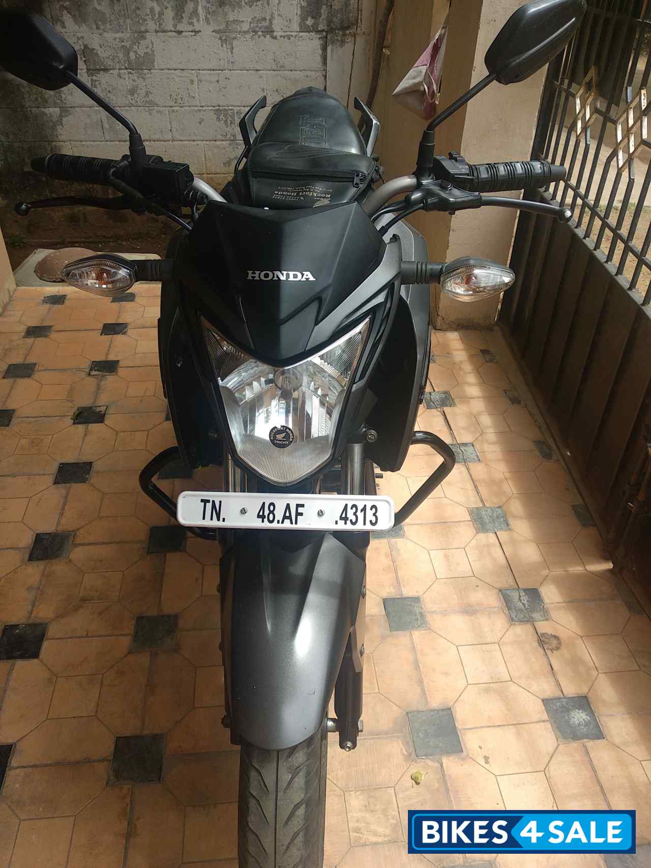 Grey (green) Honda CB Hornet 160R Grey (green) Honda CB Hornet 160R