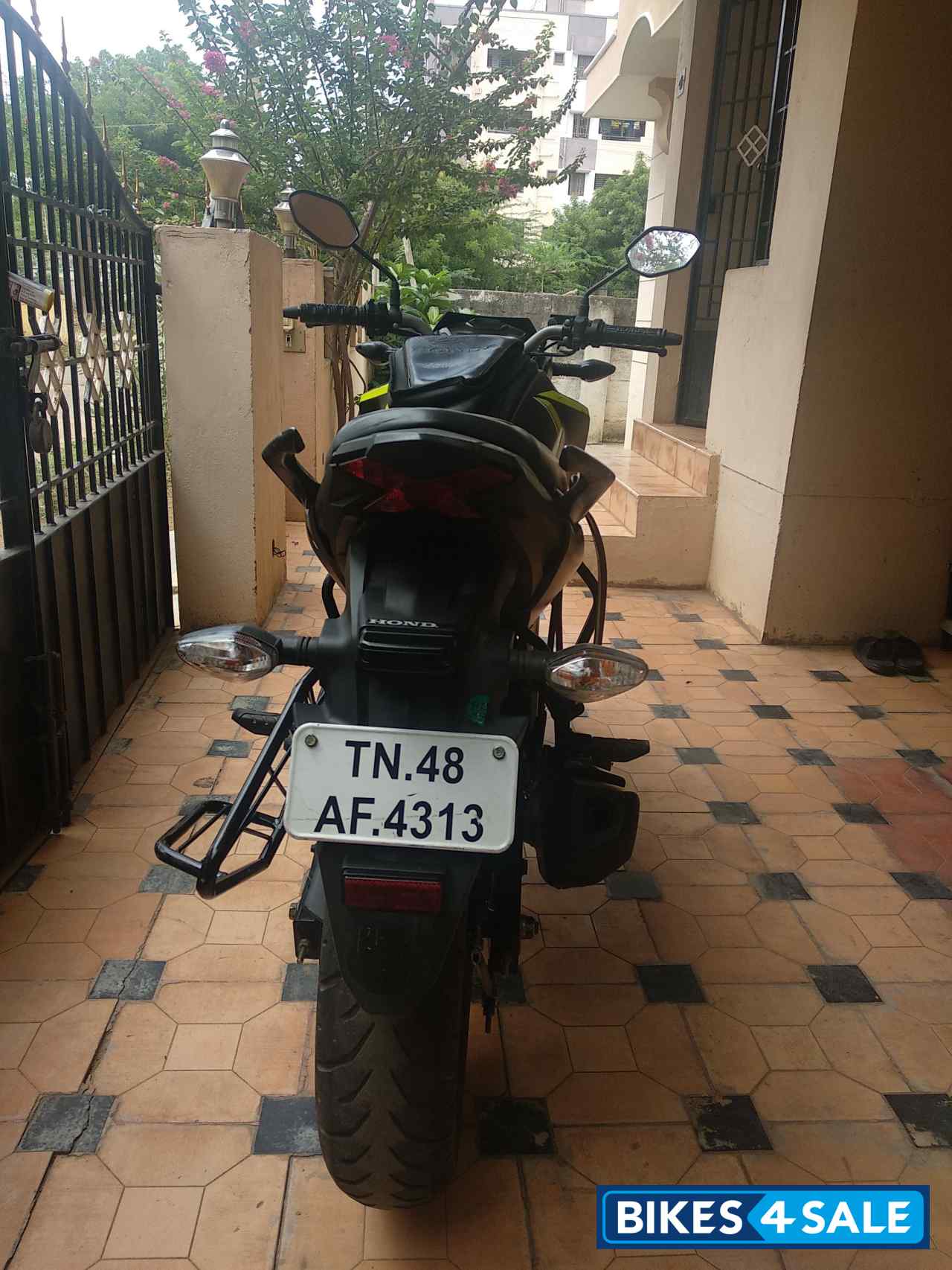 Grey (green) Honda CB Hornet 160R Grey (green) Honda CB Hornet 160R