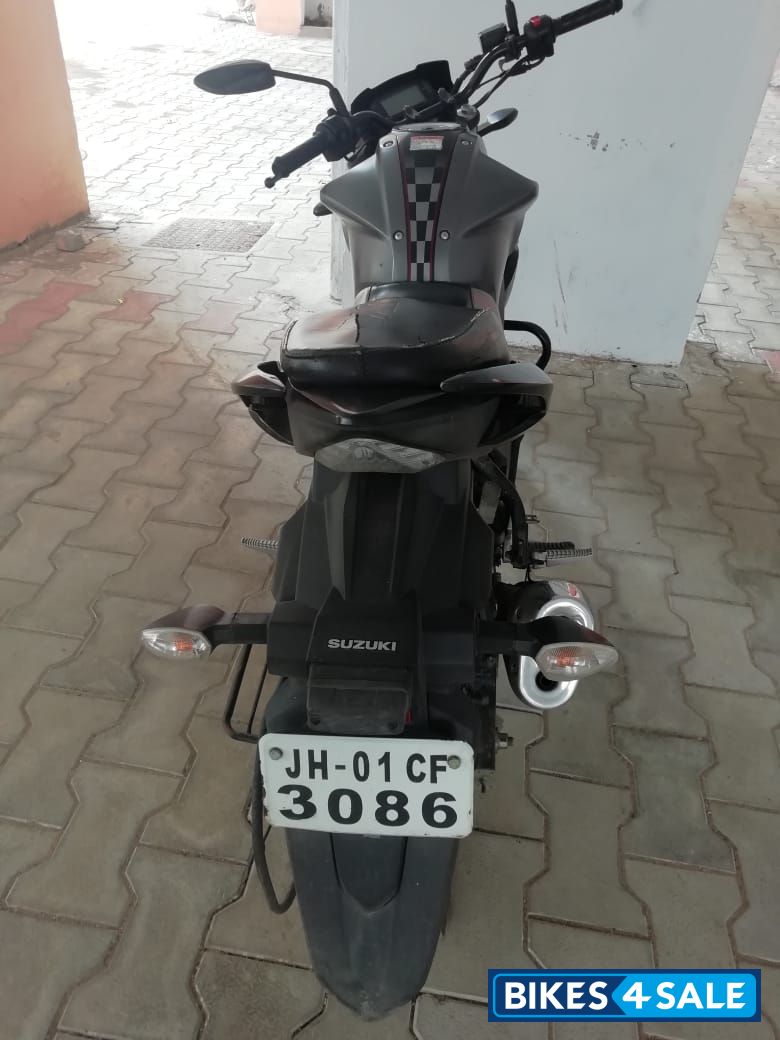 Black Suzuki Gixxer 150 Black Suzuki Gixxer 150