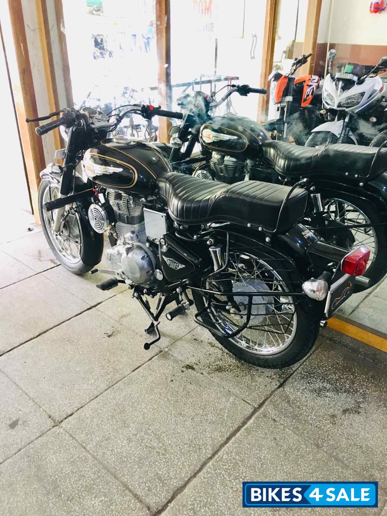 Black Royal Enfield Bullet Standard 350 Black Royal Enfield Bullet Standard 350