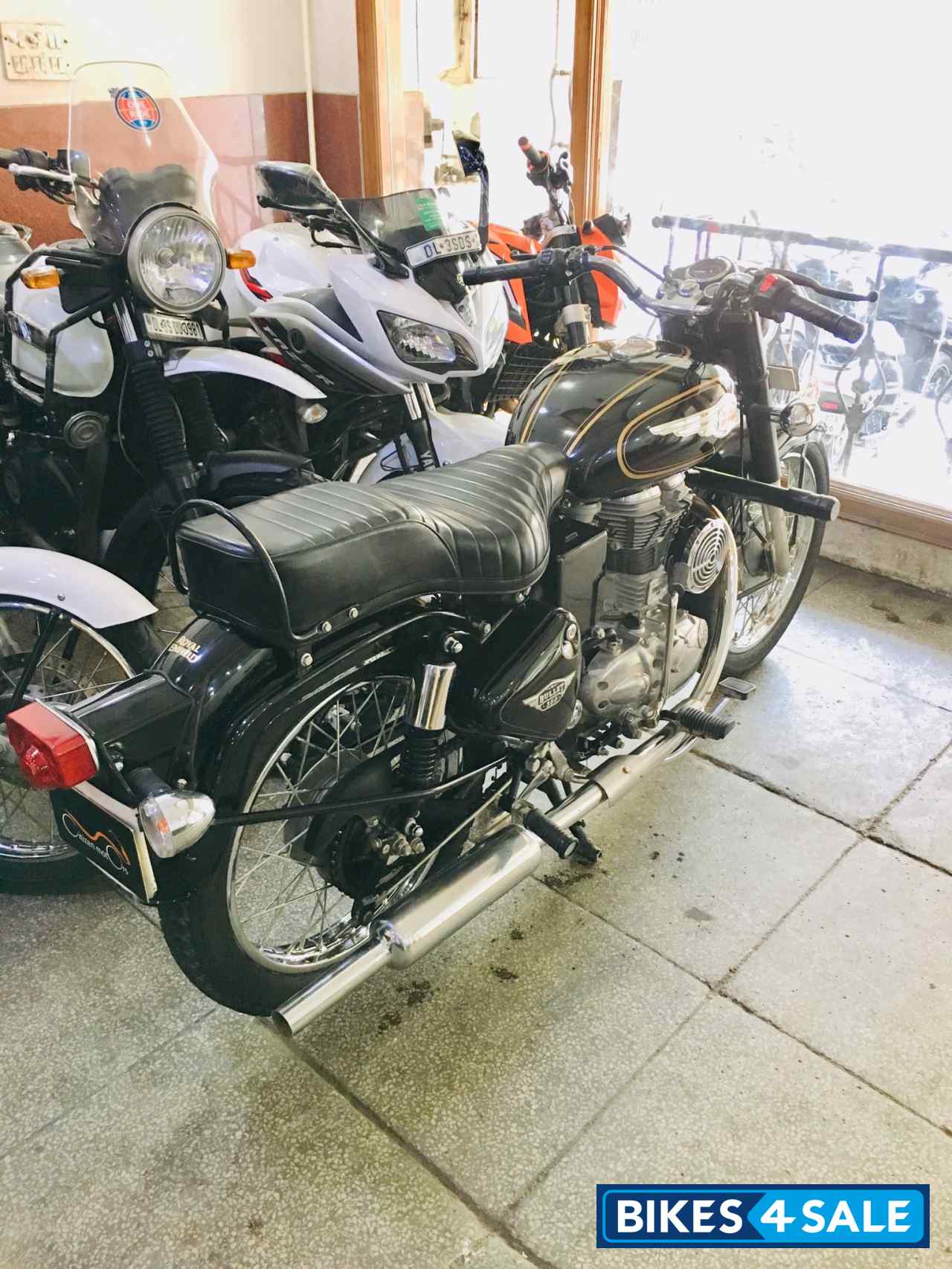 Black Royal Enfield Bullet Standard 350 Black Royal Enfield Bullet Standard 350