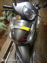 Grey Honda Aviator