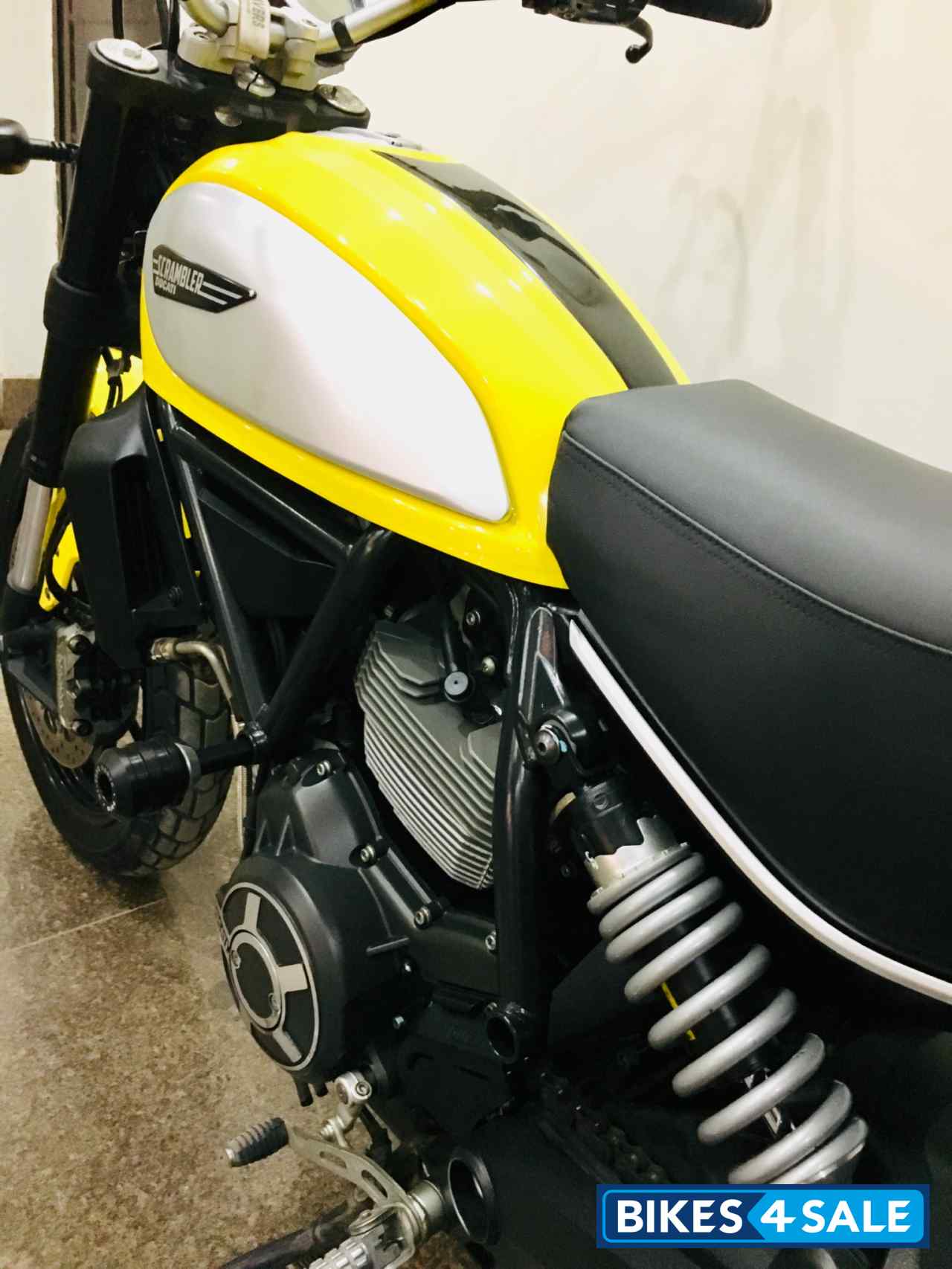 Yellow Ducati Scrambler Icon Picture 8 Bike Id Bike Located In New Delhi Bikes4sale
