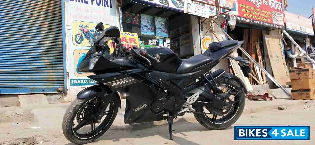 Midnight Black Yamaha YZF R15 V2 Midnight Black Yamaha YZF R15 V2