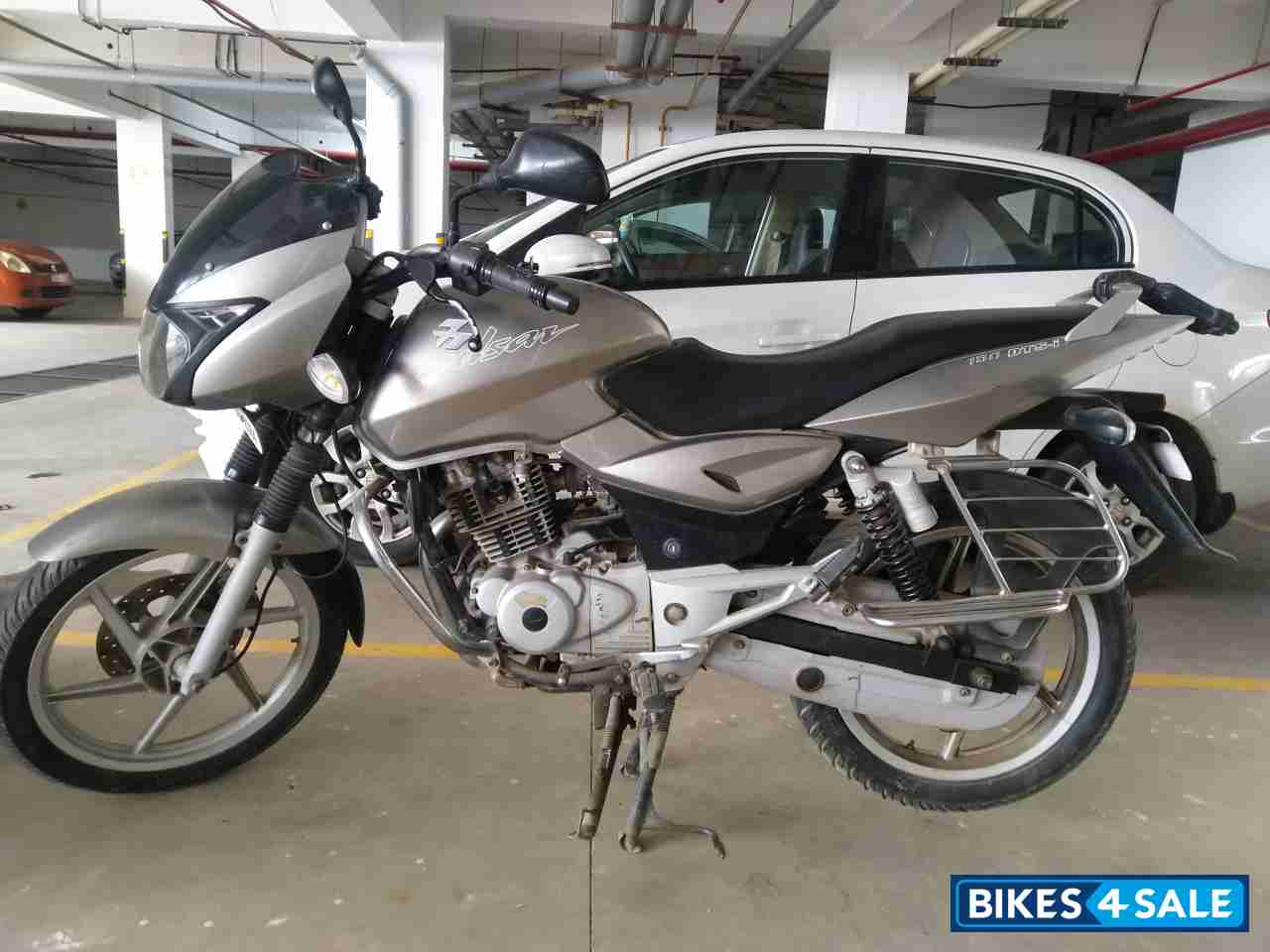 Silver Bajaj Pulsar 150 DTSi