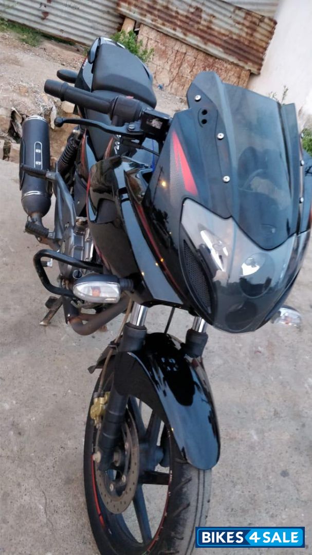 Black Bajaj Pulsar 220F