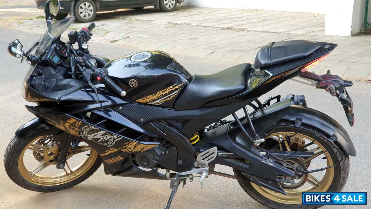 Black/gold Limited Yamaha YZF R15 V2 Black/gold Limited Yamaha YZF R15 V2