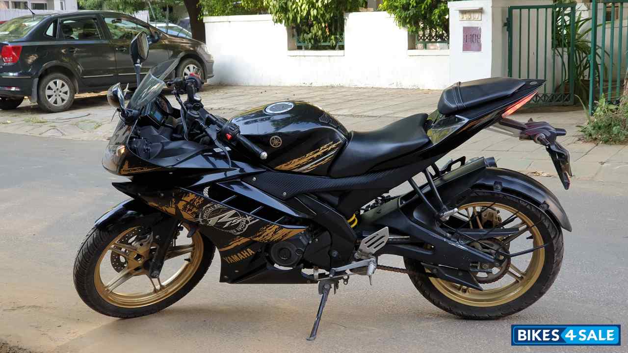 Black/gold Limited Yamaha YZF R15 V2 Black/gold Limited Yamaha YZF R15 V2
