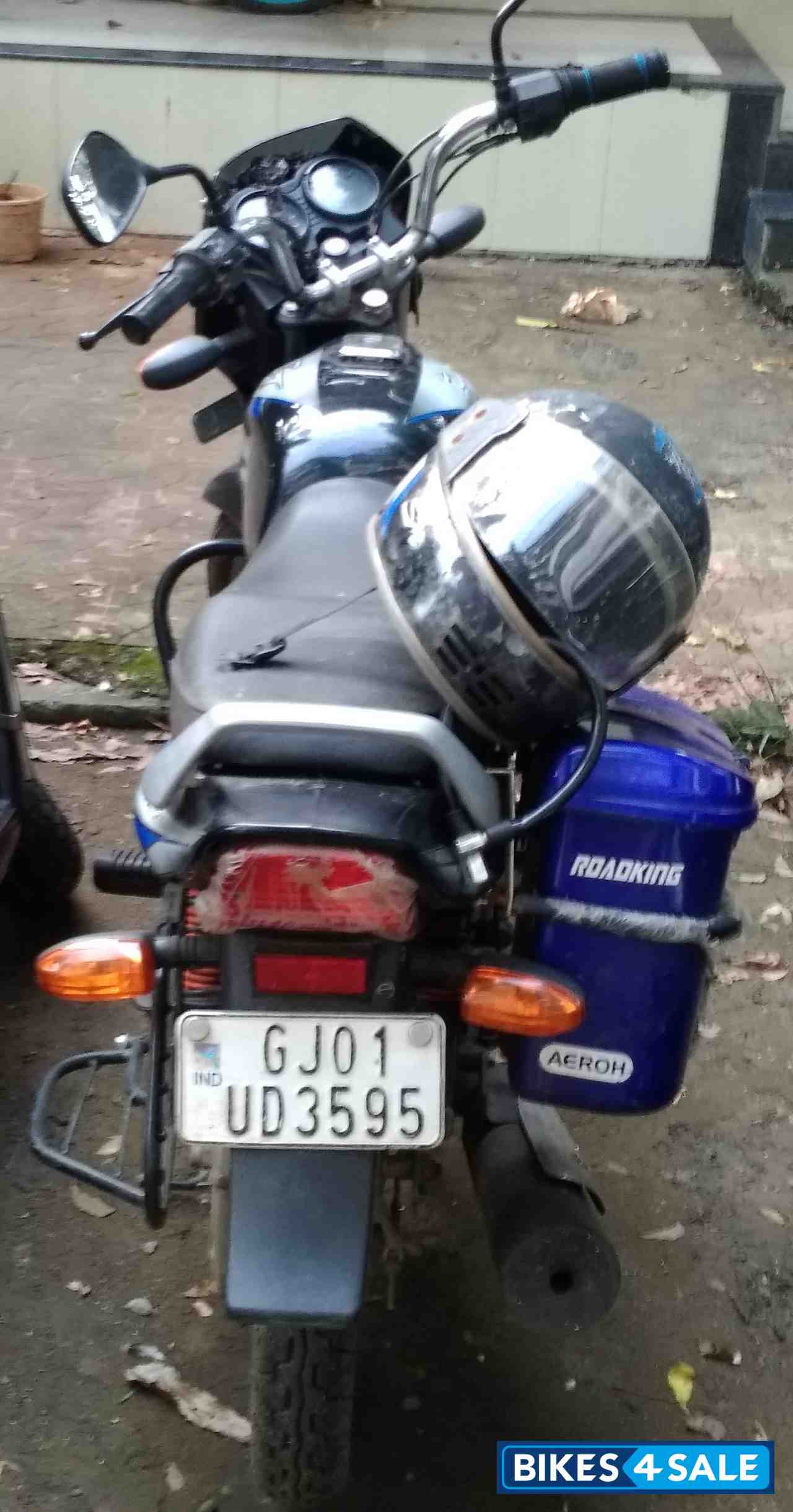 Black-blue Bajaj CT 100 ES Black-blue Bajaj CT 100 ES