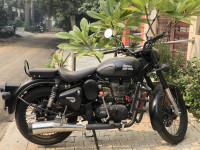 Royal Enfield Classic Stealth Black