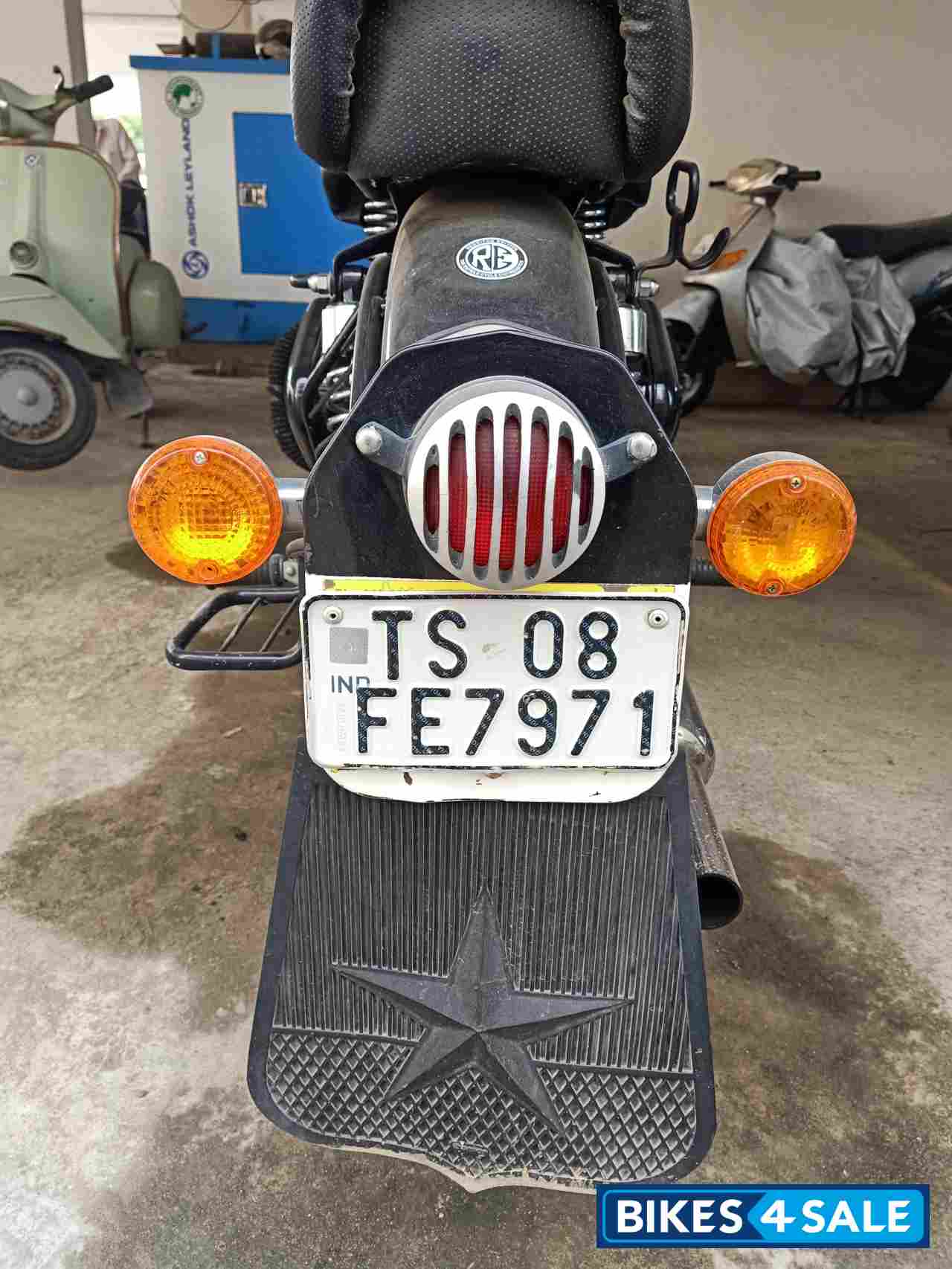 Royal Enfield Classic 350 Redditch Red Royal Enfield Classic 350 Redditch Red