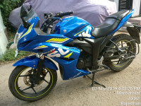 Blue Suzuki Gixxer SF