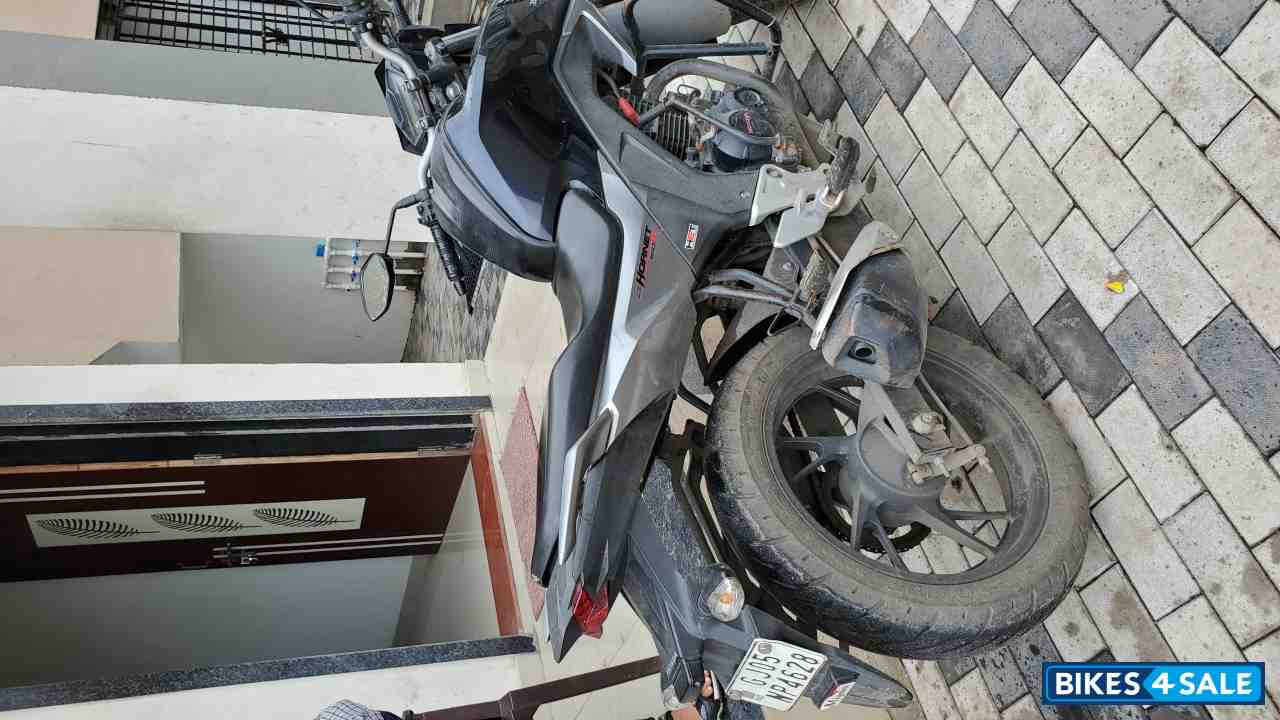 Used 15 Model Honda Cb Hornet 160r For Sale In Surat Id Bikes4sale