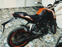 Orange KTM Duke 200