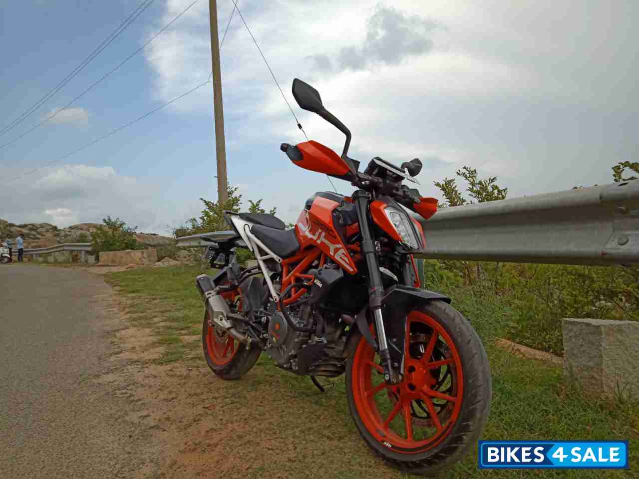 Orange KTM Duke 390