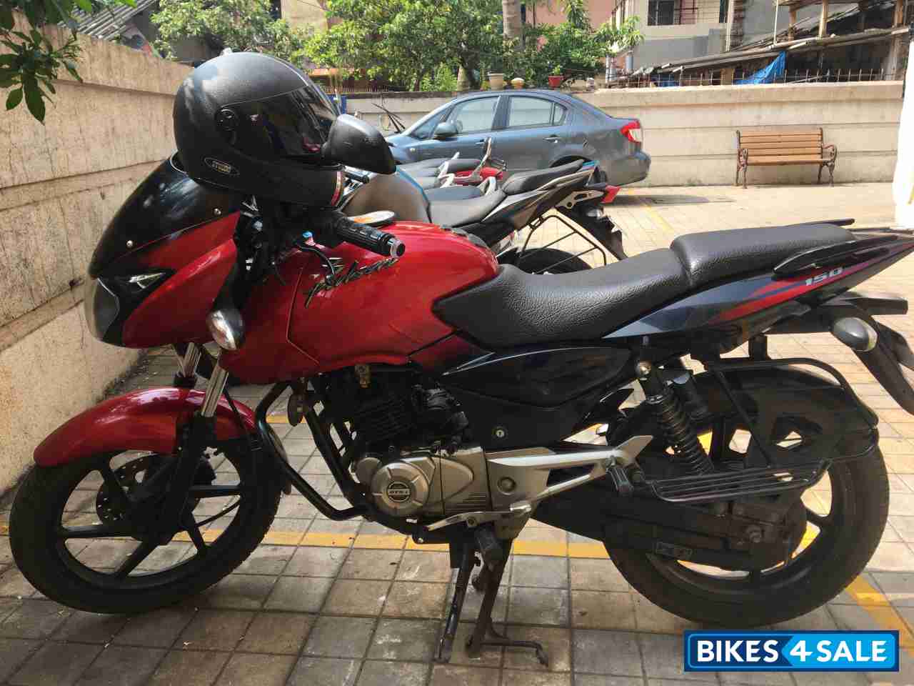 Pulsar 150 red on sale and black