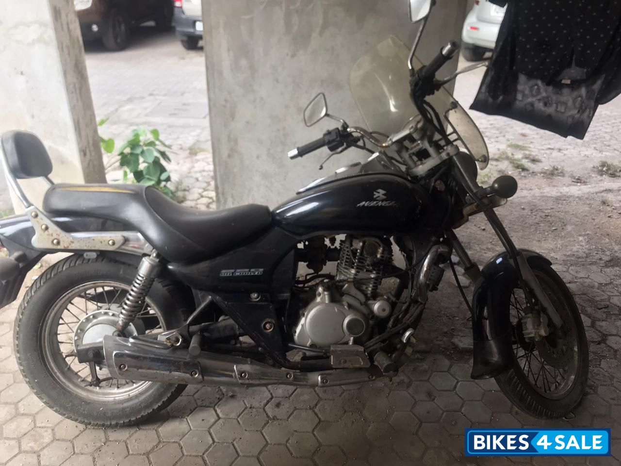 Black Bajaj Avenger