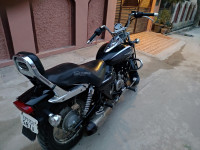 Black Bajaj Avenger Cruise 220