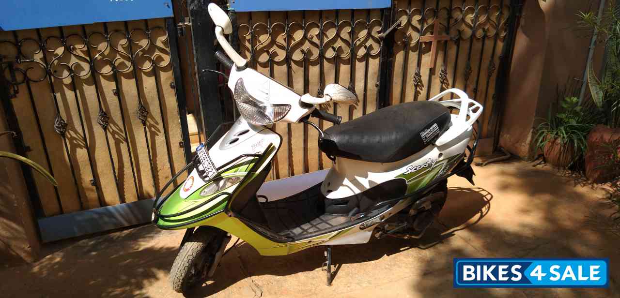 Green-white TVS Scooty Pep Plus Green-white TVS Scooty Pep Plus