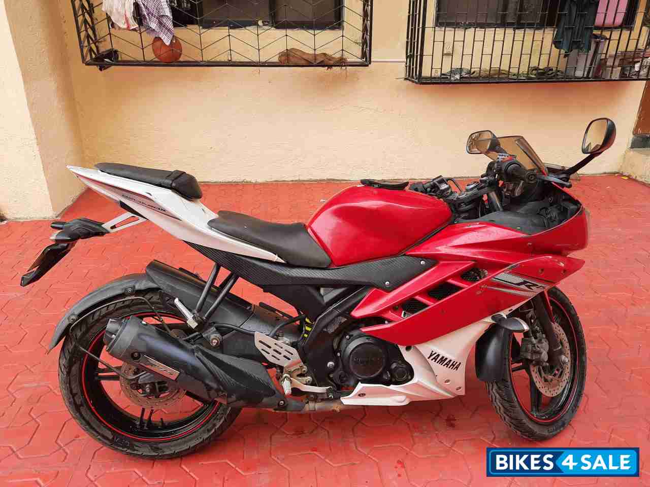 Red Yamaha YZF R15 V2 Red Yamaha YZF R15 V2